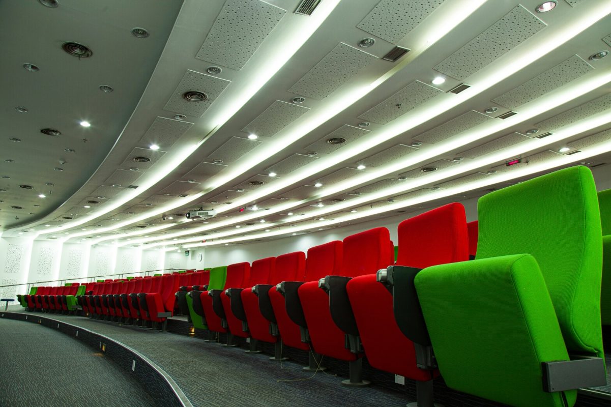 akustik kursi auditorium