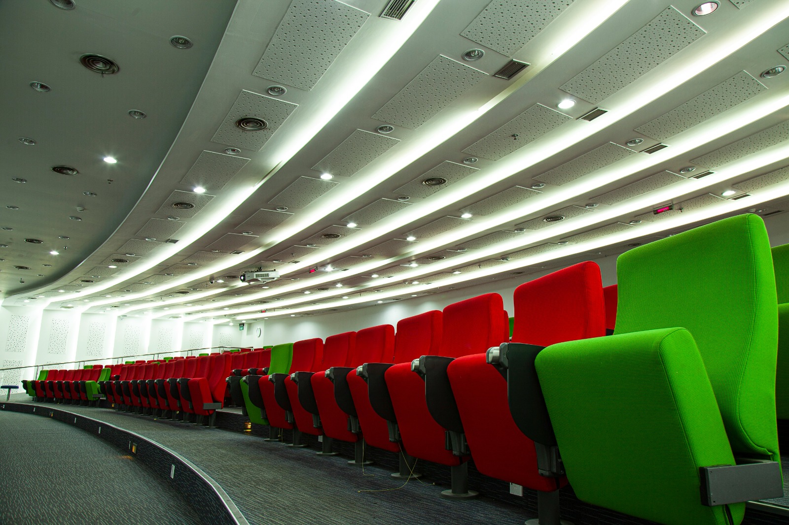 Panduan perawatan kursi auditorium dan servis berkala