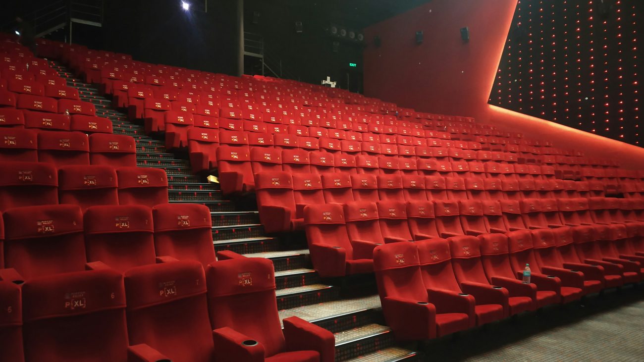jalur evakuasi kursi auditorium